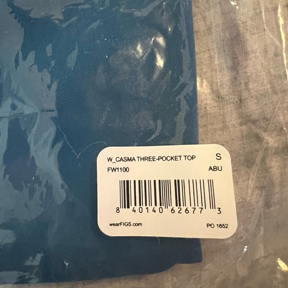 FIGS Casma Top in Alps Blue, size small - Picture 3 of 3